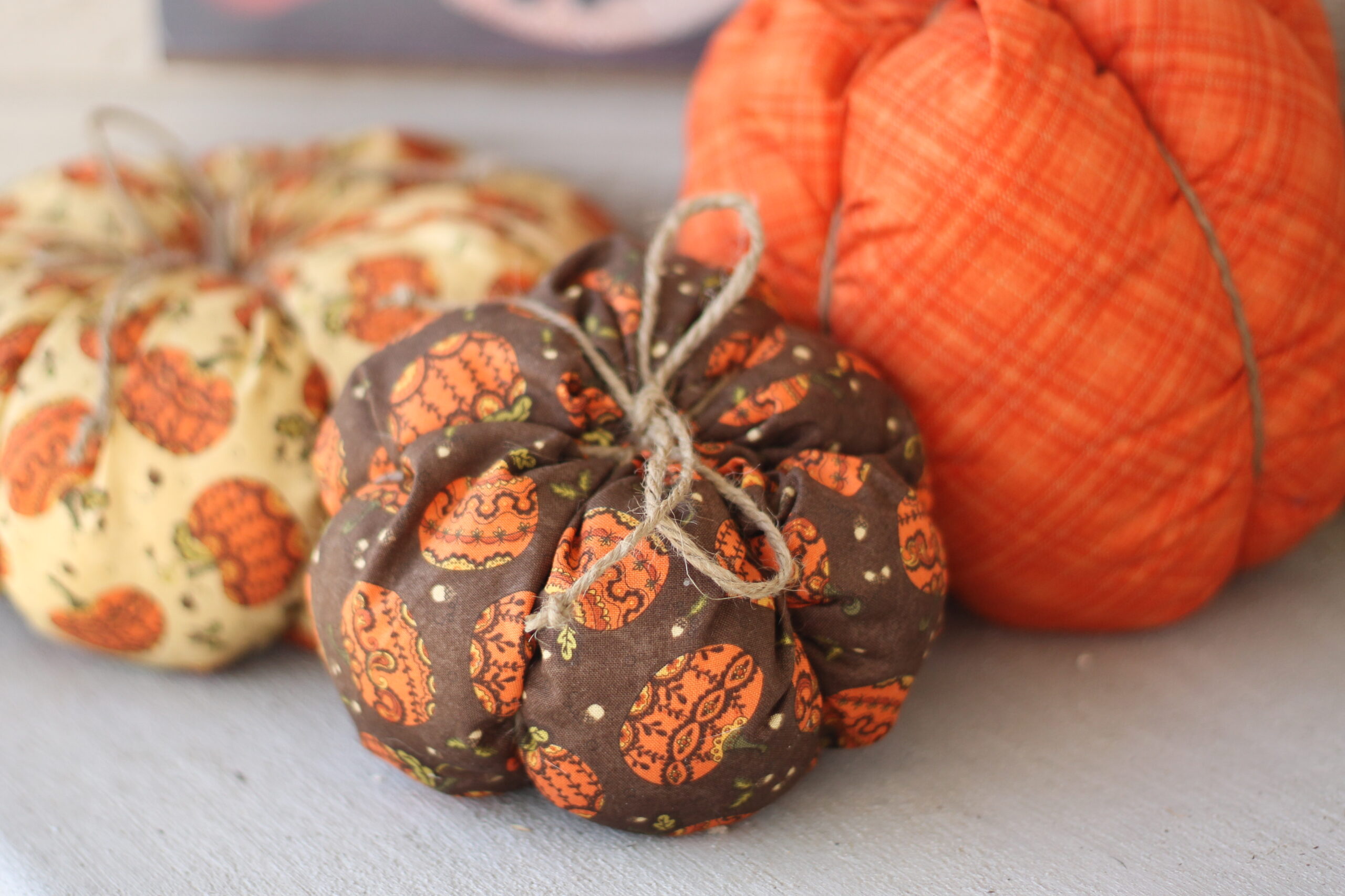 fabric-pumpkins-tutorial-peek-a-boo-pages-patterns-fabric-more